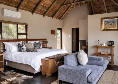 Huntshoek Lodge Fully Catered Zebra Chalet